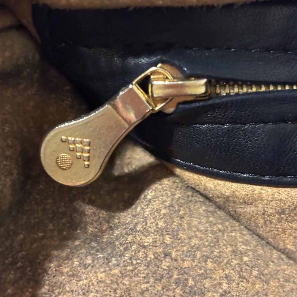 Bottega Veneta
Intrecciato Leather Hobo Bag authentic - Picture 5 of 10